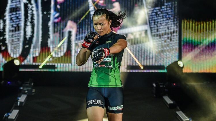 Petarung MMA wanita asal Indonesia, Priscilla Hertati Lumban Gaol mengisyaratkan bakal comeback usai terinspirasi dari Angela Lee selaku ratu ONE Championship. - INDOSPORT