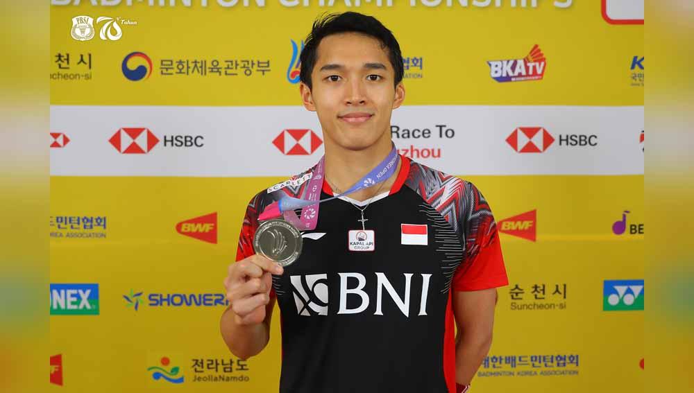 Tunggal putra Indonesia, Jonatan Christie runner up usai kalah dari Weng Hongyang asal China di Korea Open 2022. Foto: PBSI - INDOSPORT