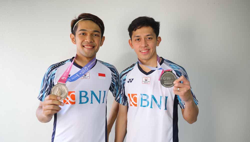Ganda putra Indonesia, Muhammad Rian Ardianto, bikin netizen ngakak atas aksinya saat semangati sang pacar, Ribka Sugiarto, usai gagal raih medali SEA Games.