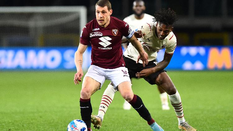 penyerang_torino_andrea_belotti_dengan_rafael_leao_dari_ac_milan_reuters_massimo_pinca-169 penyerang_torino_andrea_belotti_dengan_rafael_leao_dari_ac_milan_reuters_massimo_pinca-169