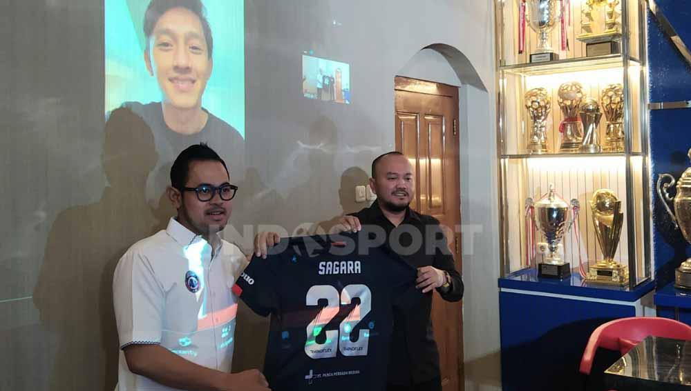 Pemain anyar Arema FC, Hanis Sagara. Foto: Ian Setiawan/Indosport.com