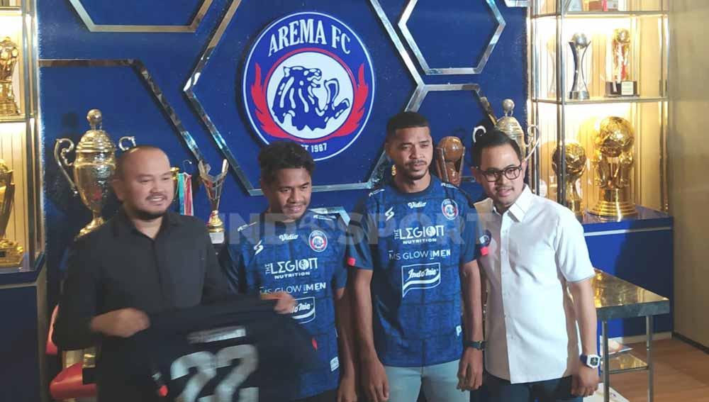 Arema FC perkenalkan Ilham Udin, Hasim Kipuw dan Hanis Sagara sebagai pemain baru untuk Liga 1 musim 2022/2023. Foto: Ian Setiawan/Indosport.com