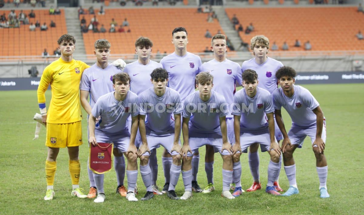 Starting eleven Barcelona U-18 vs Indonesia All Star pada IYC 2022 di Stadion JIS, Rabu (13/04/22). Foto: Herry Ibrahim/INDOSPORT.