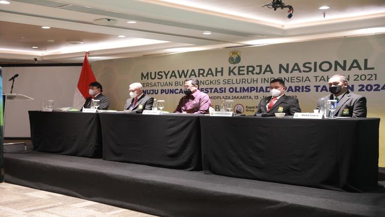 Walau terlambat, PBSI kini menggelar Musyawarah Kerja Nasional (Mukernas) PBSI tahun 2021 di Hotel Ayana Midplaza, Jakarta Pusat, 13-14 April 2022.