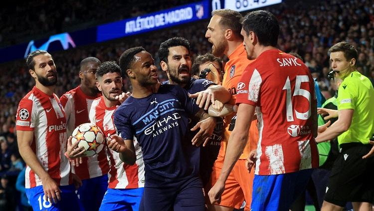 Polisi harus turun tangan saat keributan berkecamuk di laga leg kedua perempat final Liga Champions antara Atletico Madrid vs Manchester City, Kamis (14/04/22). (Reuters/Lee Smith)