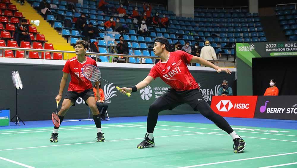 Ganda putra Indonesia, Bagas Maulana/Muhammad Shohibul Fikri, mengantongi hadiah sejumlah uang yang tak sedikit meski gagal menembus semifinal Korea Masters. Foto: PBSI
