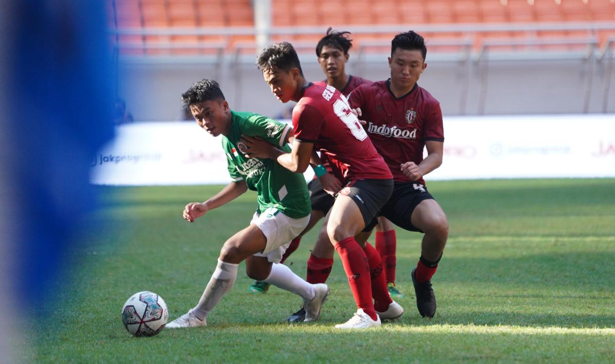 Indonesia All Star berhasil mengalahkan Bali United U-18 dengan skor 3-0 pada laga kedua turnamen Youth International Championship (IYC) 2022 di Stadion JIS, Jumat (15/04/22). Foto: Official Photo IYC 2022 - INDOSPORT