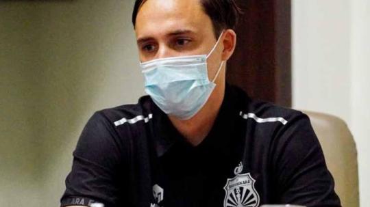 Berikut ini adalah tiga pelatih berkelas yang bisa menjadi opsi bagi Persib Bandung untuk menggantikan Robert Rene Alberts di kompetisi Liga 1 2022-23.