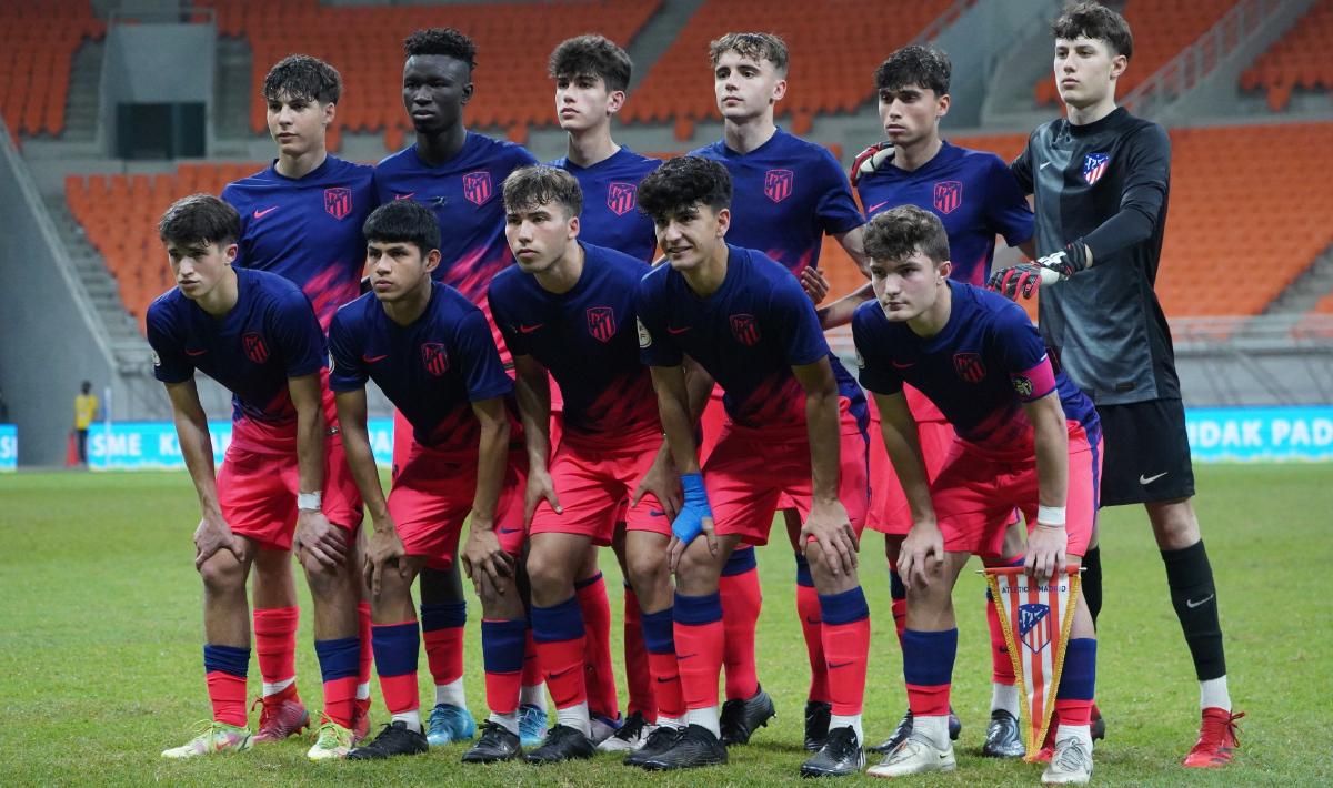 Starting Eleven Atletico Madrid saat menghadapi Indonesia All Star pada laga ketiga turnamen International Youth Championship (IYC) 2022 di Stadion JIS, Minggu (17/04/22). Foto: Official Photo IYC 2022