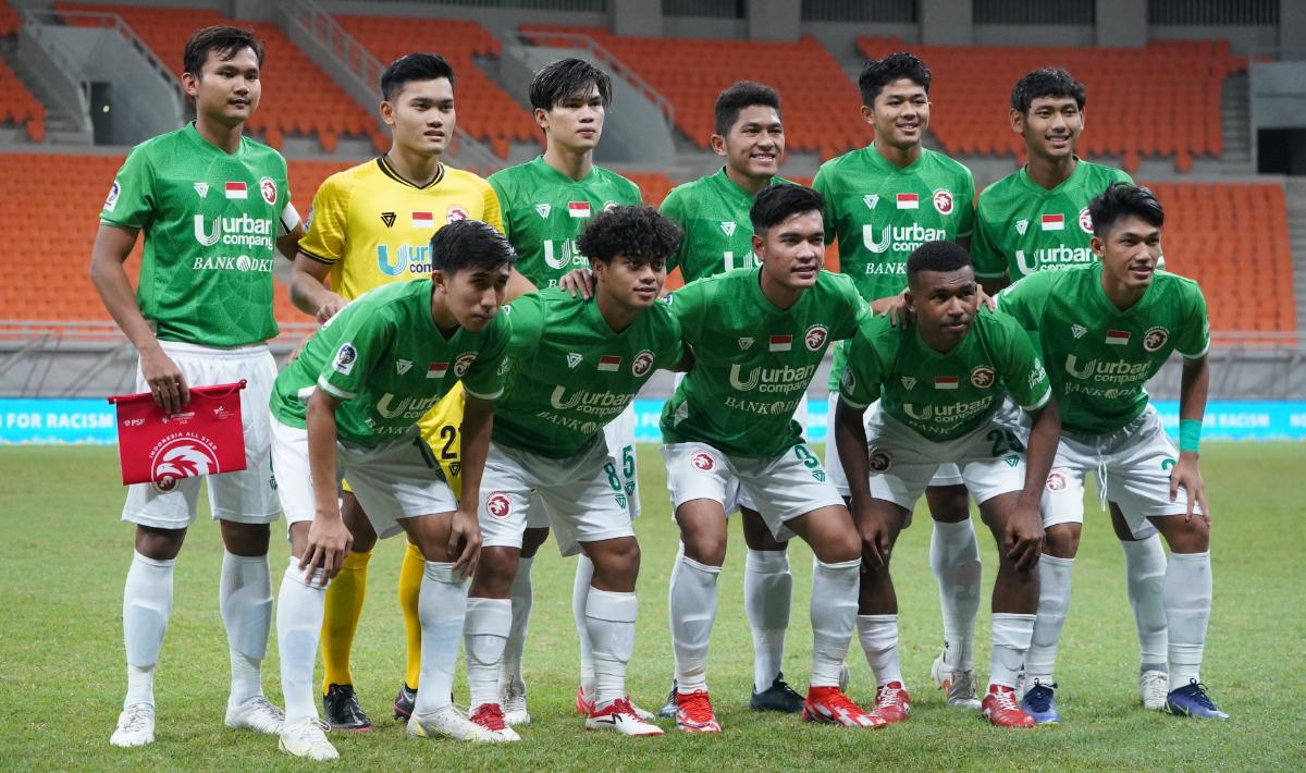 Starting eleven Indonesia All Star saat menghadapi Atletico Madrid U-18 dengan skor 1-2 pada laga ketiga turnamen International Youth Championship (IYC) 2022 di Stadion JIS, Minggu (17/04/22). Foto: Official Photo IYC 2022