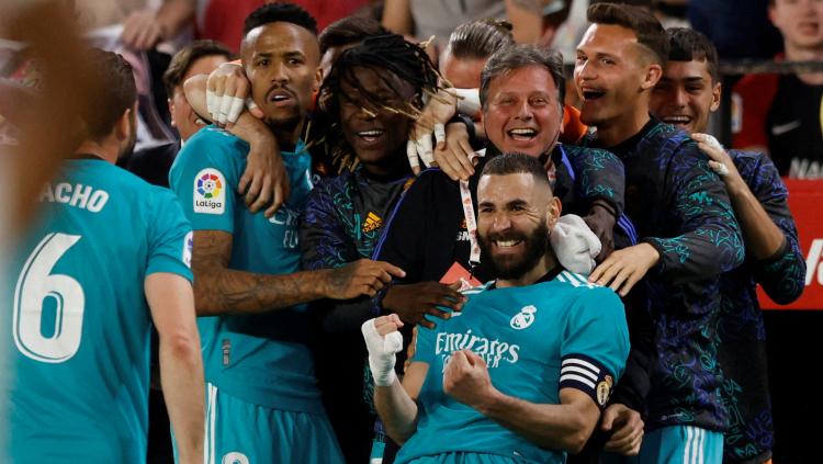 Pemain Real Madrid, Karim Benzema merayakan gol bersama rekan setim REUTERS-Marcelo Del Pozo - INDOSPORT