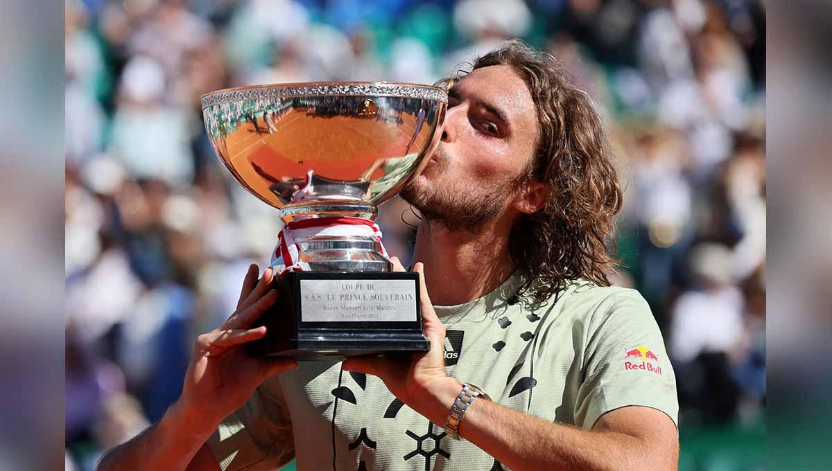 Stefanos Tsitsipas asal Yunani juara Monte-Carlo Masters usai mengalahkan Alejandro Davidovich Fokina asal Spanyol. Foto: REUTERS/Denis Balibouse.