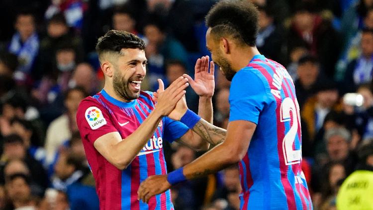 Pemain FC Barcelona, Aubameyang merayakan mencetak gol pertamanya dengan Jordi Alba REUTERS-Vincent West