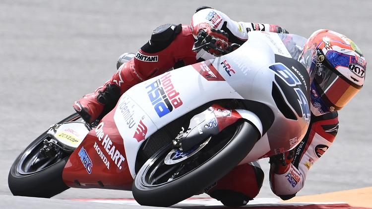 Mario Aji sukses menempati posisi kedua dalam kualifikasi Moto3 Portugal. Rider Honda Team Asia asal Indonesia itu pun terus menuai rekor di Moto3 2022 ini. (Foto: Honda Team Asia) - INDOSPORT