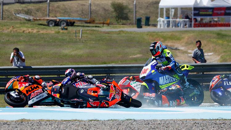 Kecelakaan terjadi di Moto2 GP Argentina 2022 beberapa waktu lalu.