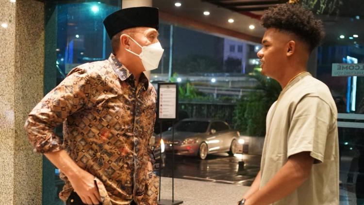 Bintang muda Timnas Indonesia, Ramai Rumakiek, akhirnya buka suara soal kelanjutan nasibnya di tim Liga 2, Persipura Jayapura.