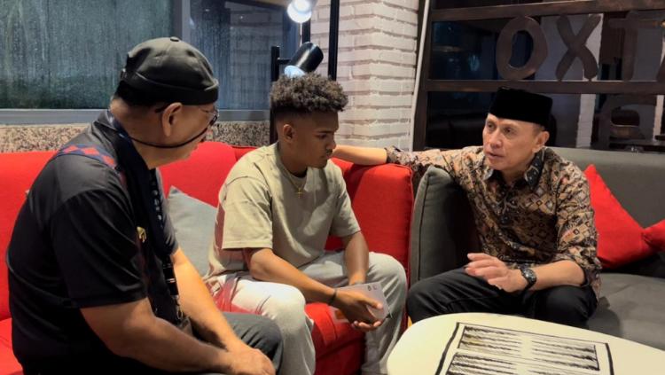 Ramai Rumakiek bertemu dengan Ketum PSSI