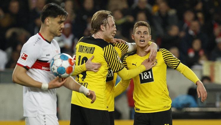 AC Milan membidik dua bintang Borussia Dortmund sekaligus yakni Manuel Akanji dan Thorgan Hazard. Berikut 5 pemain yang akan tersingkir oleh kehadiran keduanya. (REUTERS/Heiko Becker) - INDOSPORT