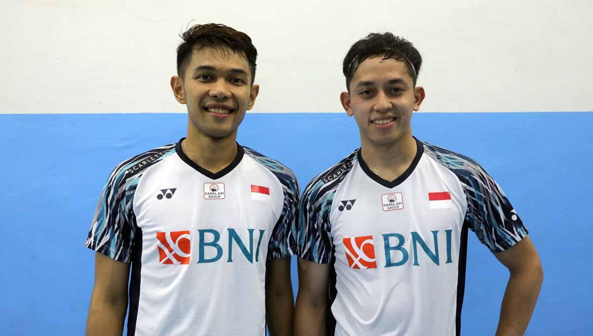 Ganda putra Indonesia, Fajar Alfian mengaku tidak sabar untuk revans saat memberi ucapan selamat kepada Yugo Kobayashi yang menjuarai Thailand Open 2022. Foto: PBSI - INDOSPORT