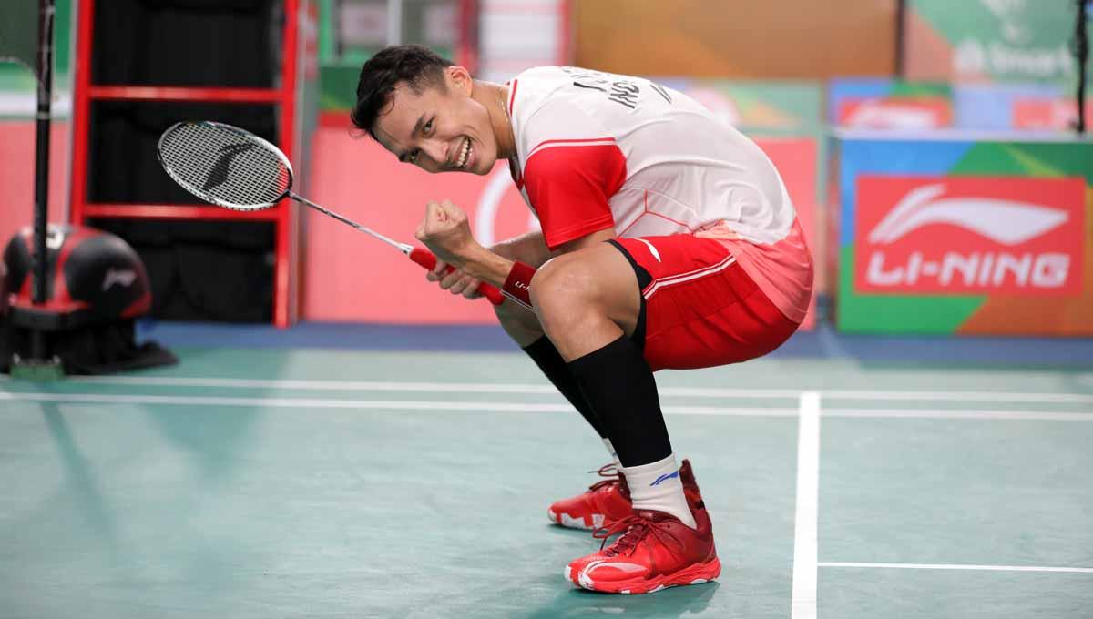Pebulu tangkis tunggal putra Indonesia, Jonatan Christie gagal mengalahkan Lee Zii Jia di babak final Badminton Asia Championship (BAC) 2022, Minggu (01/05/22). Foto: PBSI - INDOSPORT