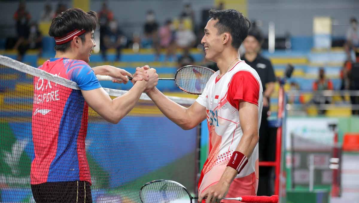 Pebulutangkis tunggal putra Indonesia, Jonatan Christie dan wakil Singapura, Loh Kean Yew di BAC 2022. Foto: PBSI