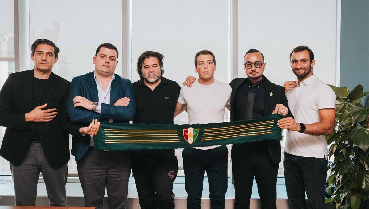 Pengusaha Indonesia yang dipimpin oleh Dodi Irwan Suparno mengakuisi klub sepak bola asal Portugal, Estrela da Amadora, demi misi membawa pemain Timnas ke Eropa Foto: Media Pakuan City