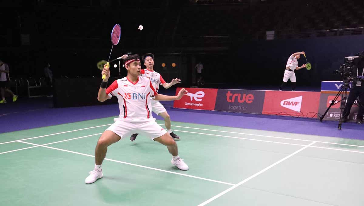 Terlihat jarang pamer momen romantis, begini aksi Juara All England 2022, Bagas Maulana, saat tiba-tiba menyentil sang pacar, Aurum Oktavia Winata, di medsos.