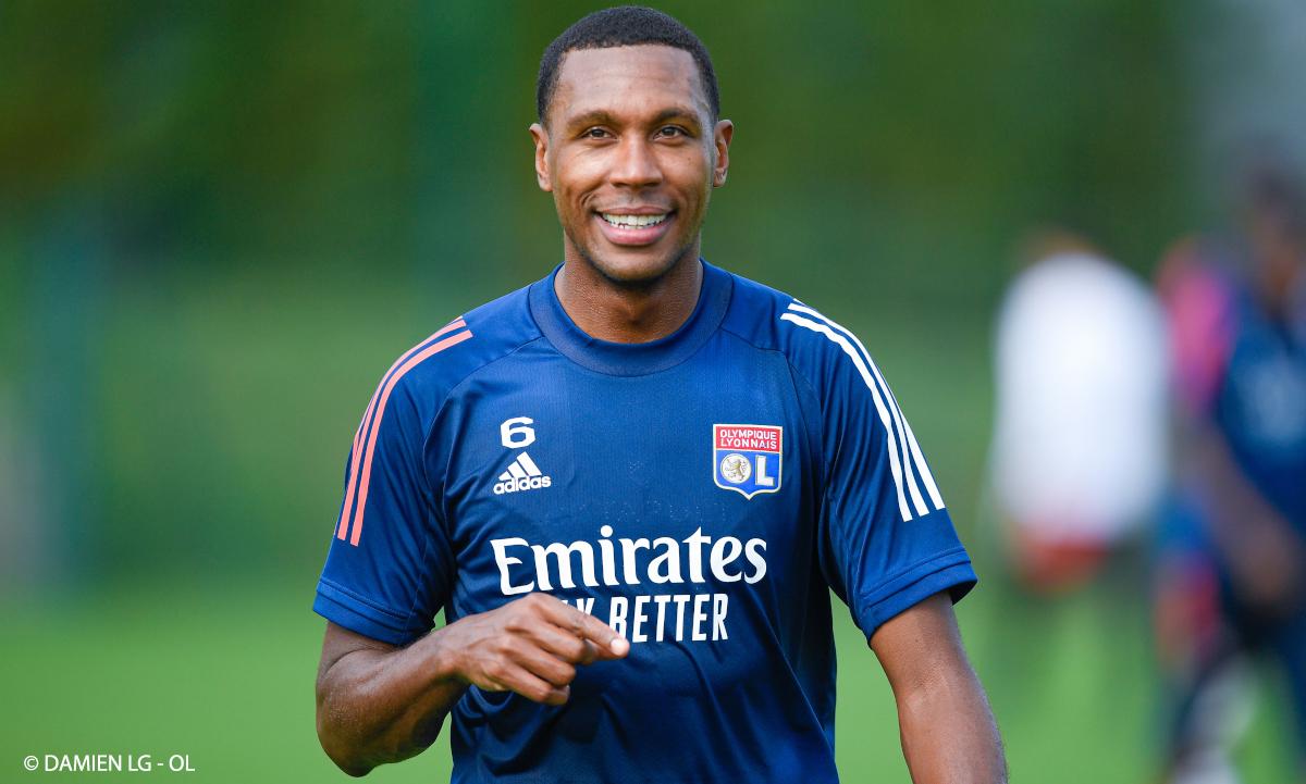 Bek senior Olympique Lyon, Marcelo.