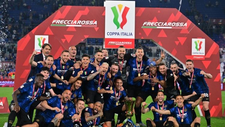 Inter Milan juara Coppa Italia usai tumbangkan Juventus, Kamis (12/05/22) pagi WIB. Foto: REUTERS/Alberto Lingria.