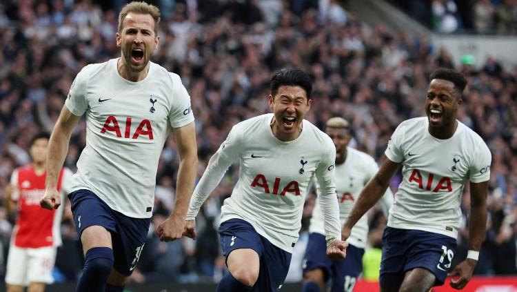 Selebrasi Harry Kane pasca mencetak gol di laga Tottenham Hhotspur vs Arsenal (13/05/22). (Foto: Reuters/Paul Childs)