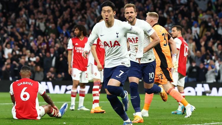 Selebrasi Son Heung-ming pasca mencetak gol di laga Tottenham Hotspur vs Arsenal (13/05/22). (Foto: REUTERS/David Klein) - INDOSPORT