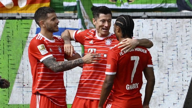 Robert Lewandowski merayakan golnya di Laga Wolfburg vs Bayern Munchen (REUTERS/Fabian Bimmer)