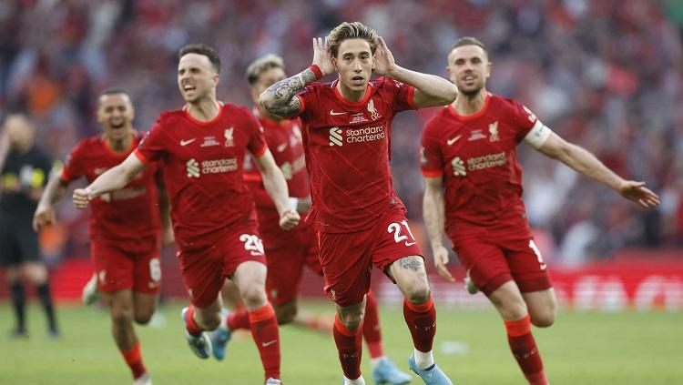 Liverpool tetap akan rayakan musim 2021/2022 dengan meriah karena ada trofi Piala FA dan Carabao Cup misalkan gagal gebuk Real Madrid di final Liga Champions. (Reuters/Peter Cziborra) - INDOSPORT