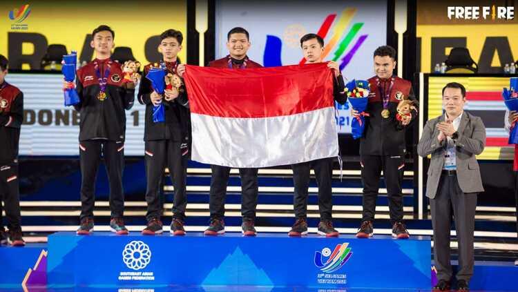 Indosport - Sapu bersih medali emas dan perak di SEA Games 2021, Timnas Free Fire Indonesia diguyur bonus Rp1 miliar oleh pengembang game eSports, Garena.