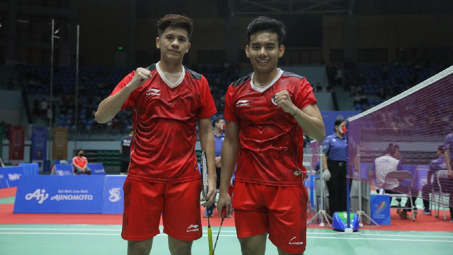 Pasangna Pramudya/Yeremia usai menyamakan skor melawan Thailand di semfinal cabor bulutangkis SEA Games 2021.