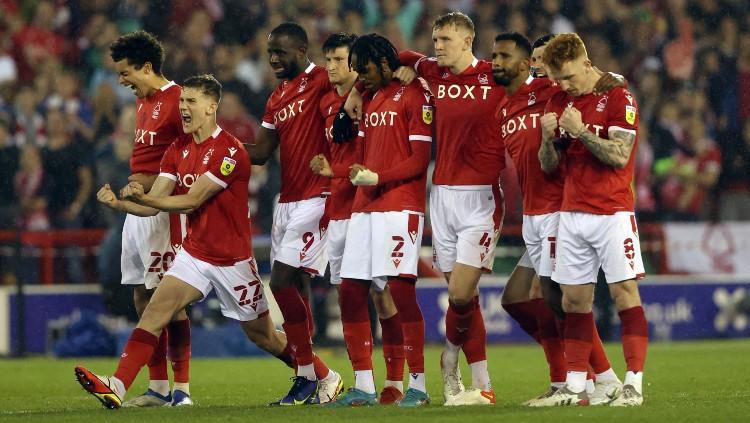 Ekspresi bahagia pemain Nottingham Forest di babak adu penalti kontra Sheffield United (18/05/22). (Foto: Reuters/Molly Darlington)