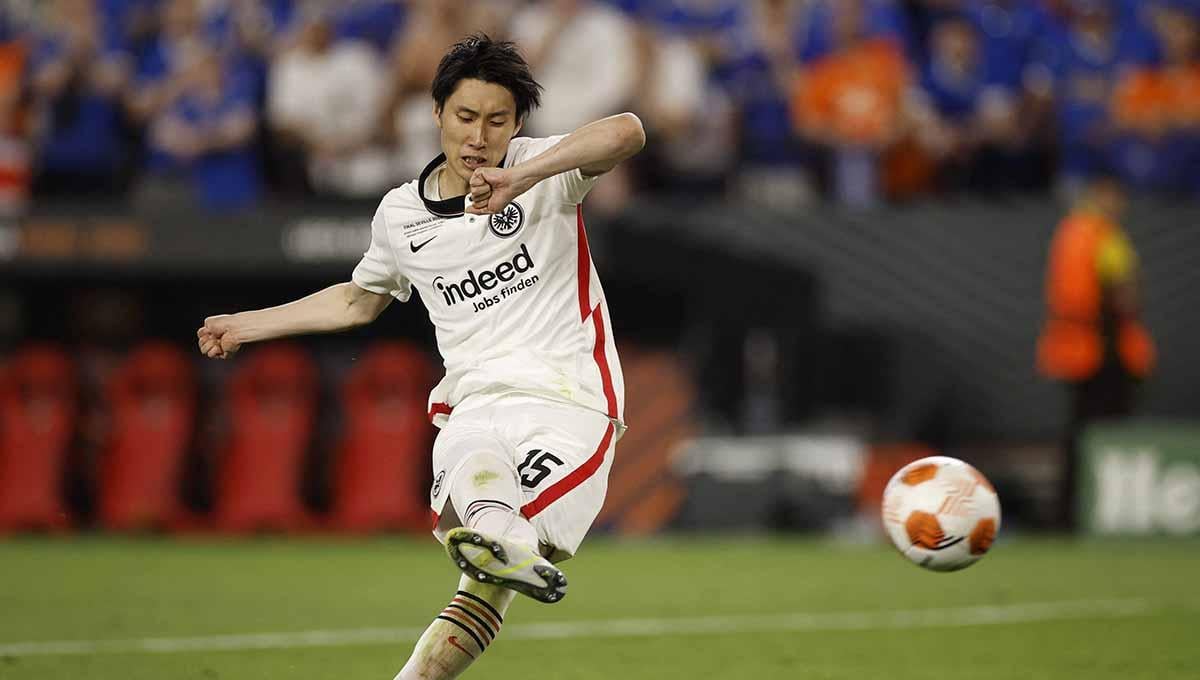 AC Milan dilaporkan telah mengalami kemajuan atas kesepakatan Daichi Kamada dan ambisi besar untuk mendatangkan striker baru, Lois Openda. Foto: REUTERS/John Sibley - INDOSPORT