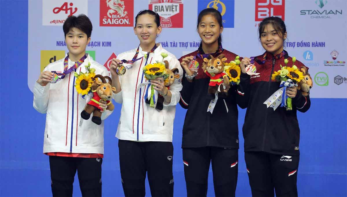 Ketua Asosiasi Bulutangkis Thailand (BAT), Khunying Pattama, memberikan apresiasi atas keberhasilan Kunlavut Vitidsarn dkk borong 4 medali emas SEA Games 2021.