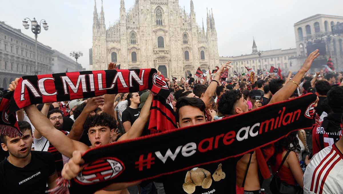 Indosport - Investcorp resmi lempar handuk putih alias menyerah untuk mengambil alih raksasa Liga Italia, AC Milan.