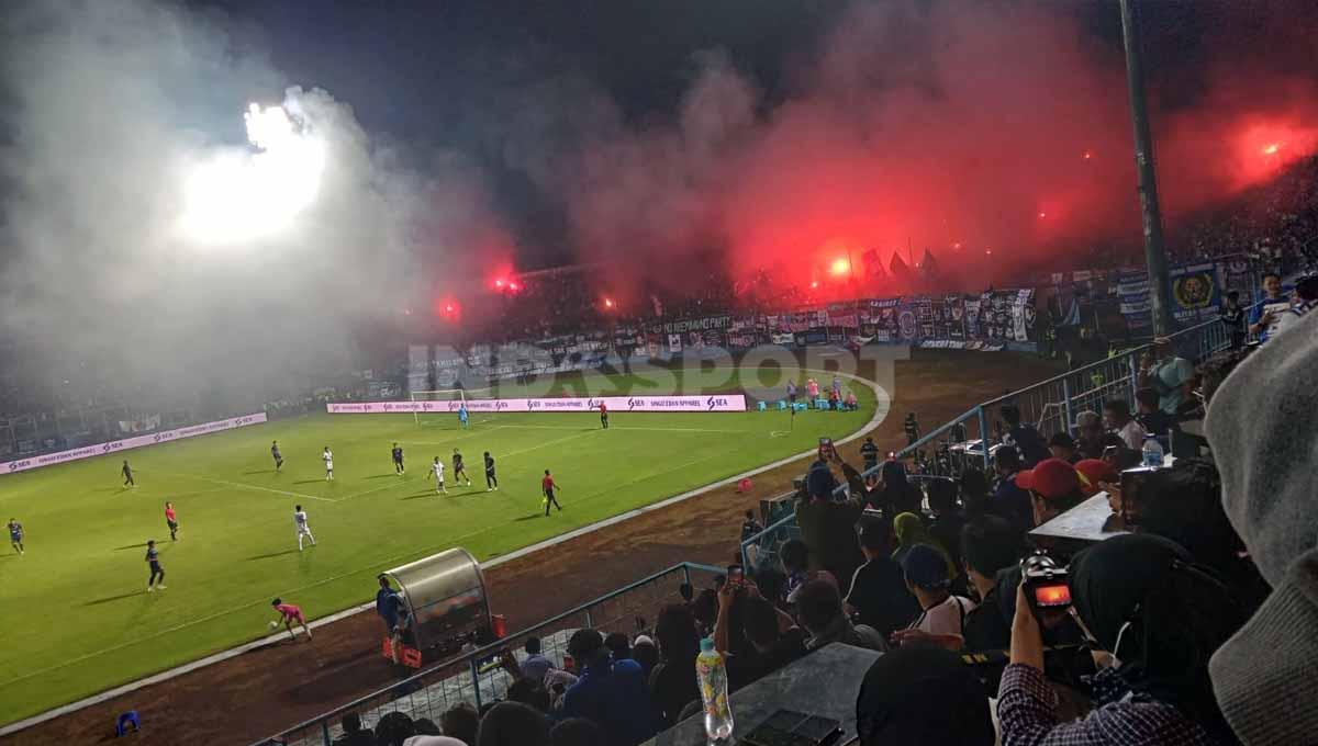 Manajemen Arema FC menata fokus untuk membenahi infrastruktur, usai resmi terpilih sebagai sebagai salah tuan rumah dalam turnamen pramusim Liga 1. Foto: Ian Setiawan/Indosport.com