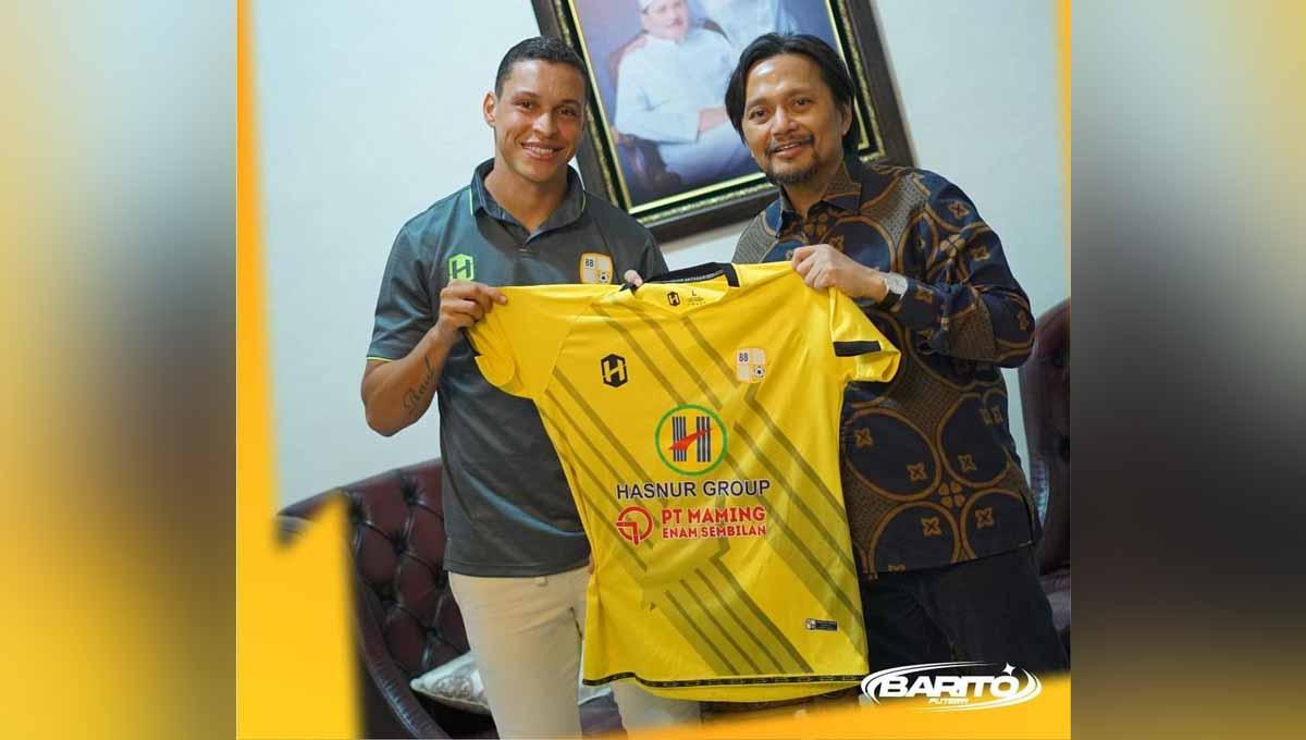 Rafael Gomes de Oliveira 'Rafinha' menandatangani kontrak di Barito Putera, Senin (23/5/22). Foto: Media Officer Barito Putera