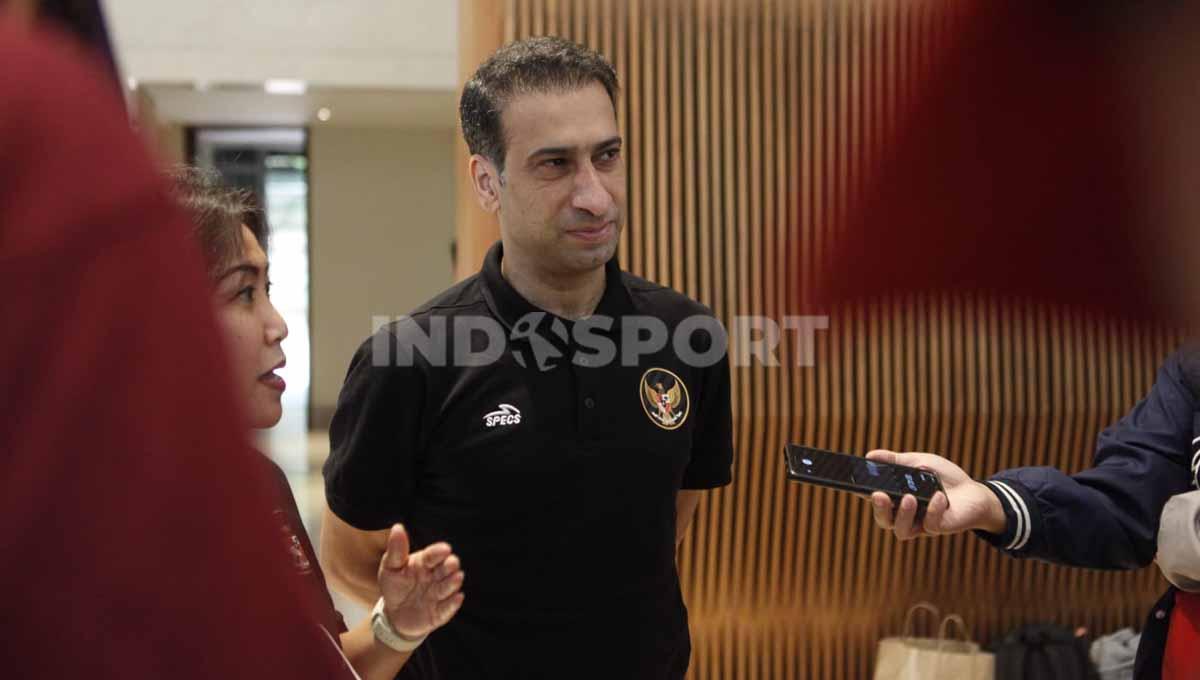 Pelatih Timnas Futsal Indonesia, Mohammad Hashemzadeh pada acara pressconference From The Streets di Jakarta, Selasa (24/05/22). Foto: Herry Ibrahim/INDOSPORT