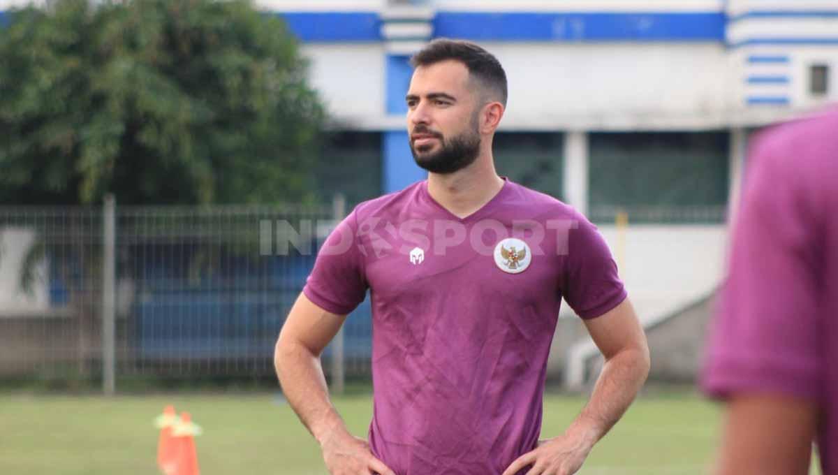 Setelah menanti selama kurang lebih dua bulan, Jordi Amat punya kans debut bersama Johor Darul Ta'zim di ajang Liga Champions Asia. Foto: Arif Rahman/Indosport.com