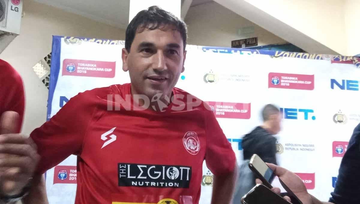 Mantan Pelatih Arema FC, Eduardo Almeida. Foto: Ian Setiawan/Indosport.com - INDOSPORT