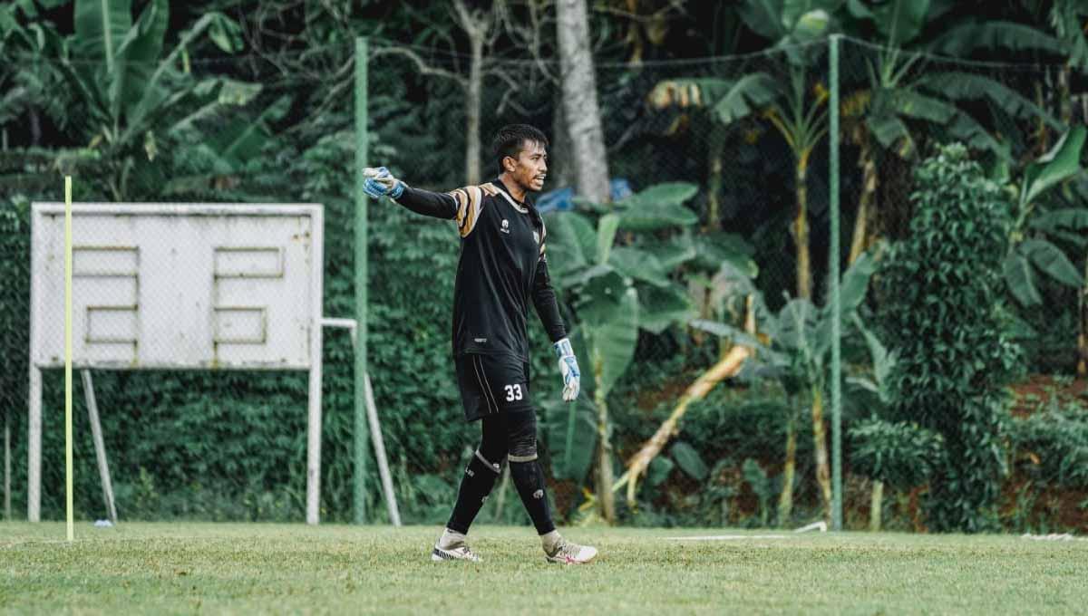 Kiper PSIS Semarang, Syaiful Syamsuddin, saat masih perkuat Dewa United di Liga 1. Foto: Dewa United - INDOSPORT