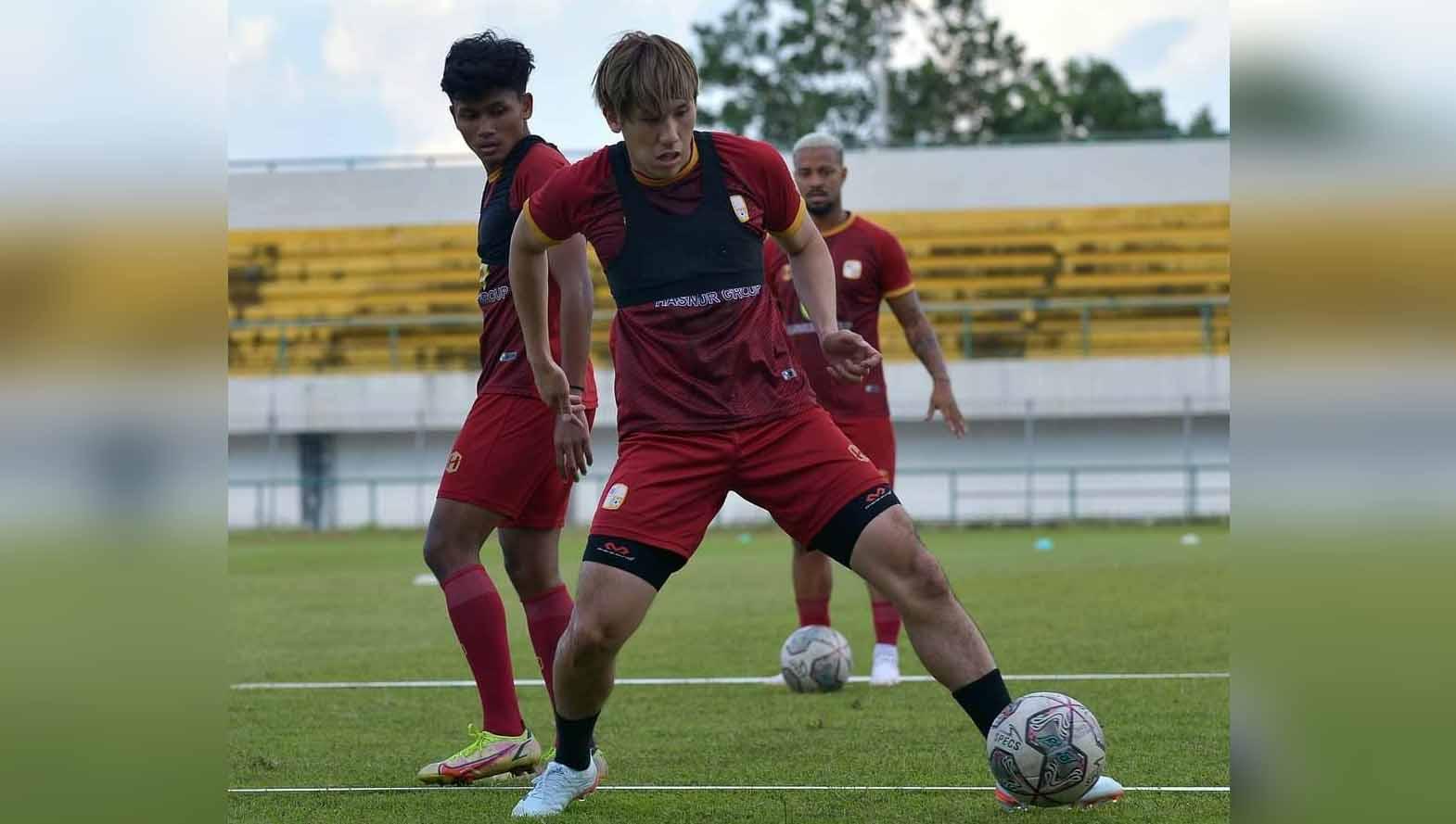 Bursa transfer Liga 1 2022-2023 putaran kedua mulai menggeliat. Barito Putera bergerak cepat mendatangkan gelandang berkebangsaan Jepang, Ryota Noma. Foto: Media Officer Barito Putera