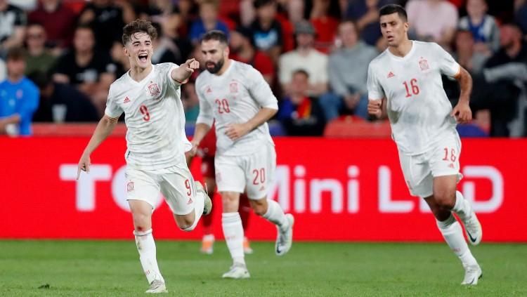 Gavi (kiri) dkk saat membela Timnas Spanyol. (Foto: REUTERS/David W Cerny)