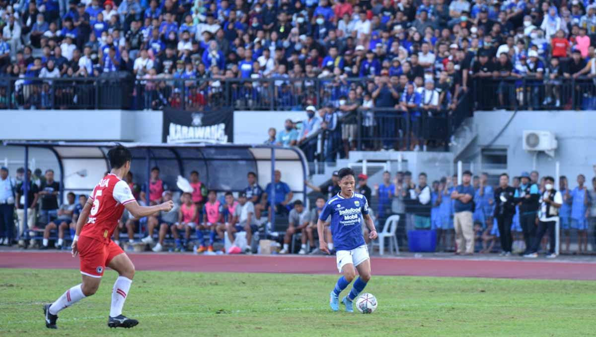 Persib kalahkan tim asal Singapura Tanjong Pagar 6-1, pada pertandingan uji coba di Stadion Citra Mas, Batam, Minggu (05/06/22). Foto: Media Officer Persib - INDOSPORT