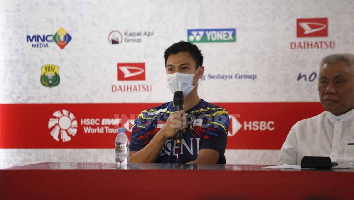 Shesar Hiren Rhustavito pada konferensi pers jelang Indonesia Masters 2022 di Istora Senayan, Senin (06/06/22). Foto: Herry Ibrahim/Indosport.com - INDOSPORT