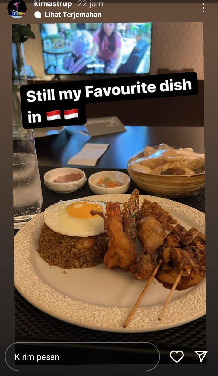 Kim Astrup menyukai nasi goreng di Indonesia Masters 2022 Copyright: Instagram story@kimastrup